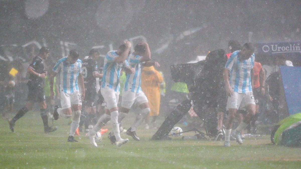 La tormenta interrumpió el partido entre Independiente Rivadavia y Atlético Tucumán durante más de 40'