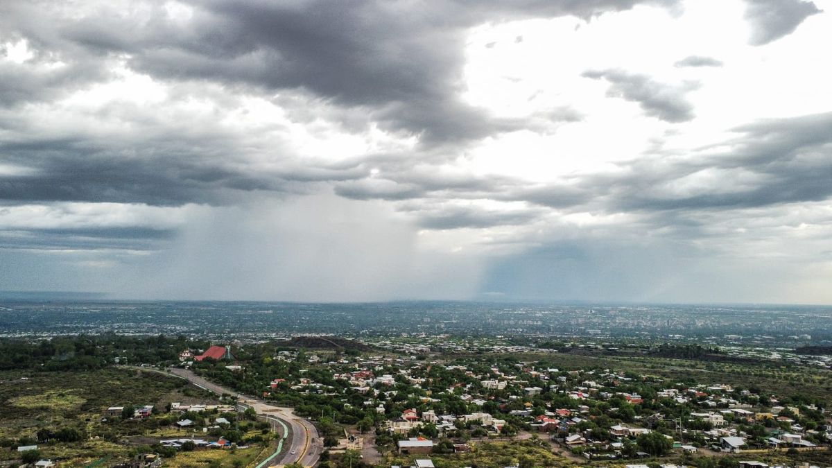 El pronóstico del tiempo indicó que hay posibilidades de viento Zonda en sectores de Mendoza y posibles tormentas. Imagen ilustrativa El pronóstico del tiempo indicó que hay posibilidades de viento Zonda en sectores de Mendoza y posibles tormentas. Imagen ilustrativa
