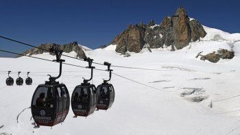 Más de 40 personas deberán pasar la noche suspendidos en telecabinas de Los Alpes por una avería