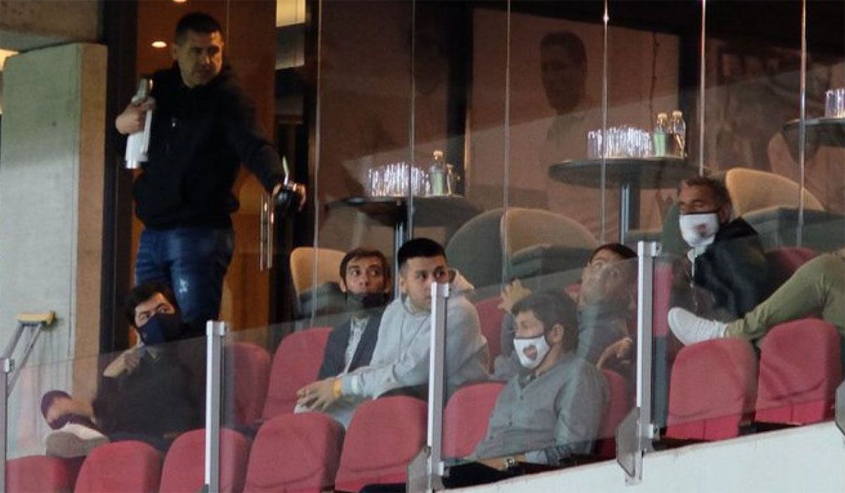 Riquelme y su mate, juntos en la definici&oacute;n por penales ante Patronato