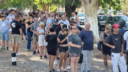 Los hinchas de Gimnasia y Esgrima se acercaron en gran número al estadio Víctor Legrotaglie. Los hinchas de Gimnasia y Esgrima se acercaron en gran número al estadio Víctor Legrotaglie.