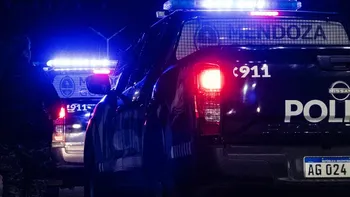 Motochorros armados asaltaron a un conductor y le robaron el auto en la Lateral del Acceso Este