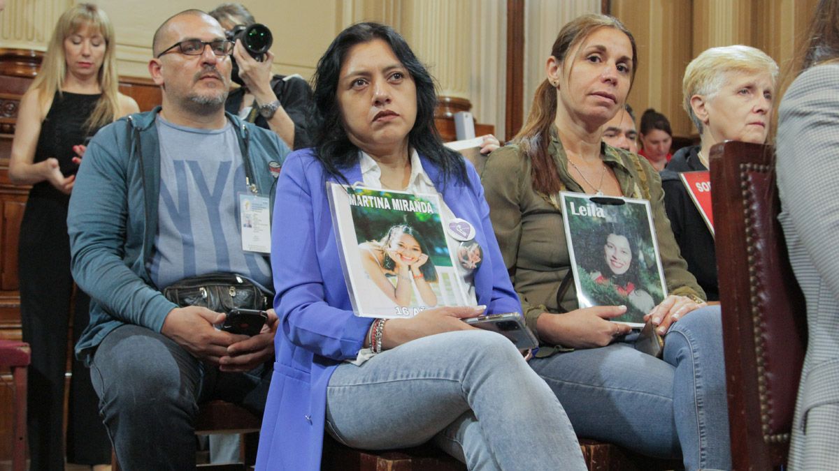 Familiares de víctimas de accidentes de tránsito se quedaron esperando la semana pasada que se tratara la ley de Alcohol Cero.