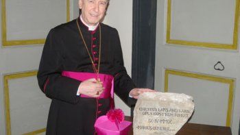 Renunció el obispo que apoyaba a los sacerdotes acusados de delitos