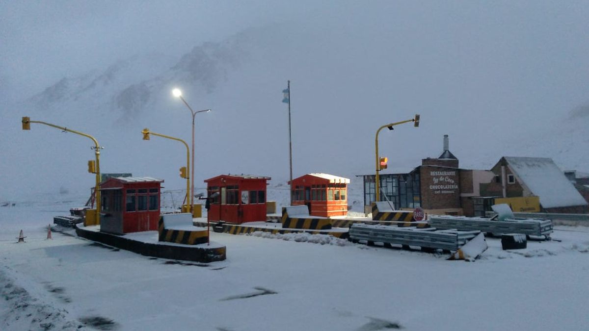 Pronosticaron fuertes nevadas en alta montaña hasta la semana próxima y el paso a Chile sigue cerrado.&nbsp;