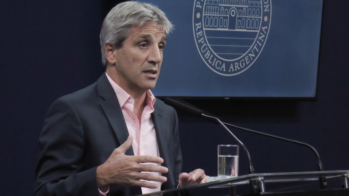 Luis Caputo brindó este viernes una conferencia de prensa donde explicó la eliminación de las reformas fiscales de la Ley Ómnibus. Luis Caputo brindó este viernes una conferencia de prensa donde explicó la eliminación de las reformas fiscales de la Ley Ómnibus.