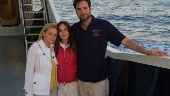Vive en su barco y busca salvar a los migrantes