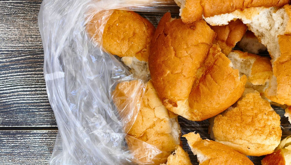 Si no vas a comerlo en el día, es mejor dejarlo afuera o congelarlo directamente. Si no vas a comerlo en el día, es mejor dejarlo afuera o congelarlo directamente.