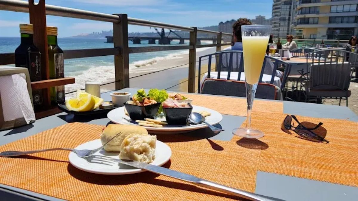 Un restaurante sobre la playa tiene cortes de carne premium desde $20.000