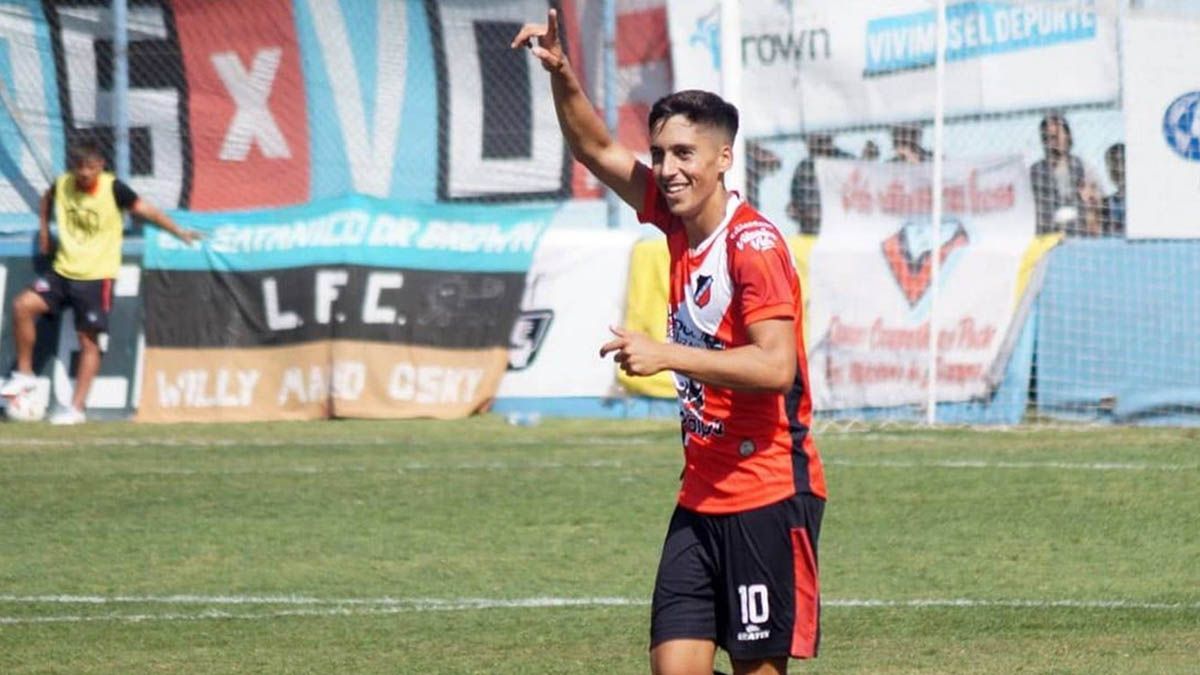 NIcolás Del Priore le dio el trunfo al Deportivo Maipú ante Brown en Adrogué.