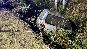 Accidente en Guaymallén por un conductor que esquivó a un perro y terminó adentro de un canal