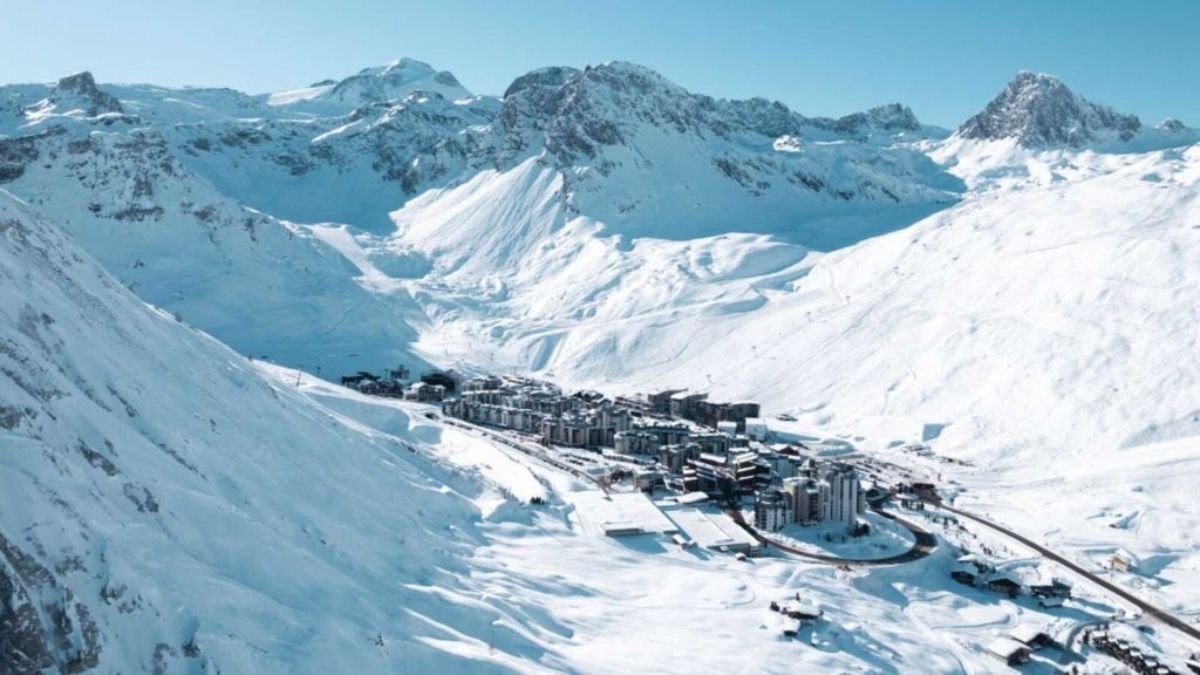 Navidad llega con nieve en Los Alpes.