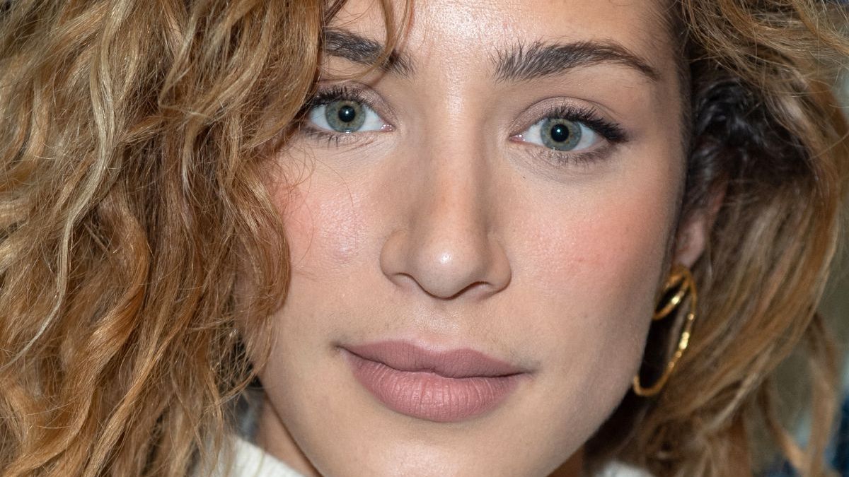 Manon Azem, protagonista de Te quiero como amigo, la película francesa picante de Netflix.