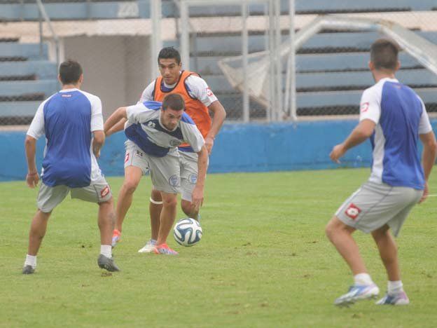 El Tomba hizo fútbol, pero Almirón no confirmó el equipo