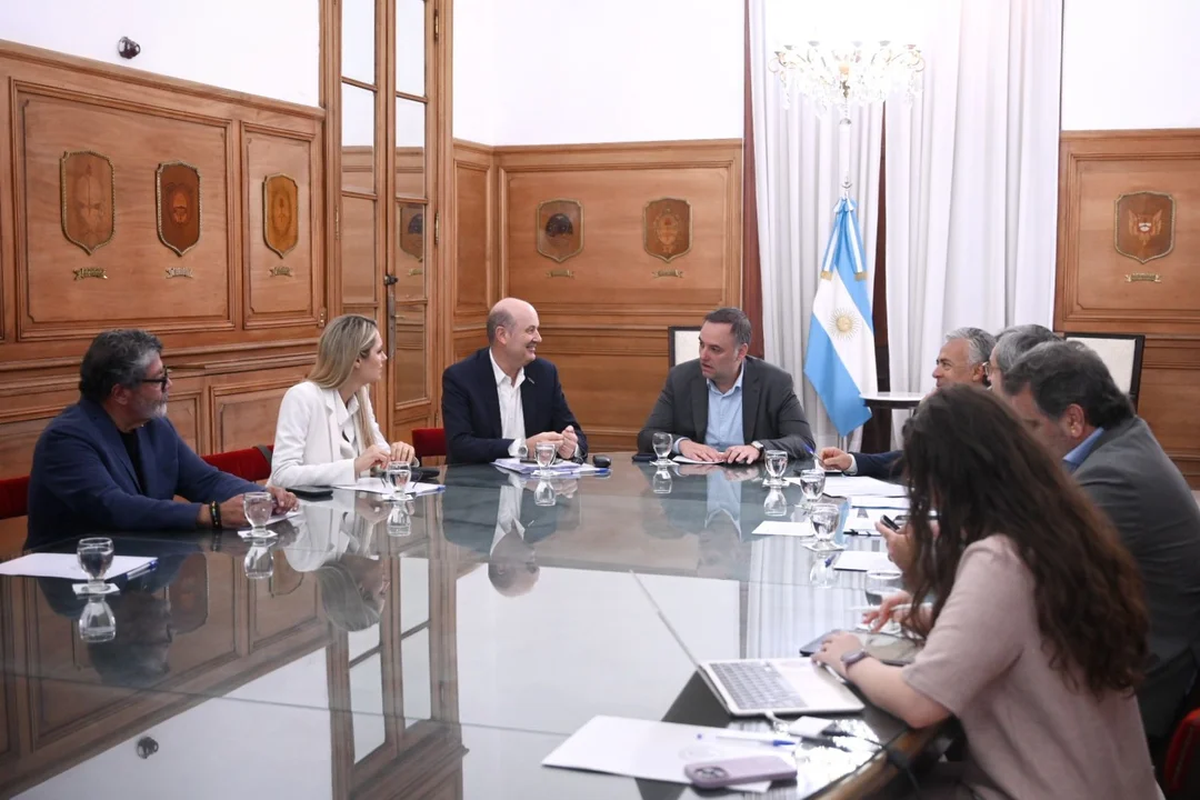 Imágen de la reunión del Consejo de Mayo realizada a fines de noviembre. La primera tras la salida del ex ministro Guillermo Francos y con su sucesor, Manuel Adorni Imágen de la reunión del Consejo de Mayo realizada a fines de noviembre. La primera tras la salida del ex ministro Guillermo Francos y con su sucesor, Manuel Adorni