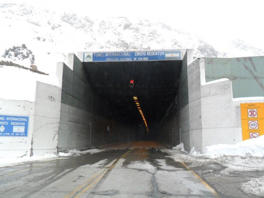 Remiseros denunciaron que hay una organización de choferes truchos que traen a los repatriados desde Horcones