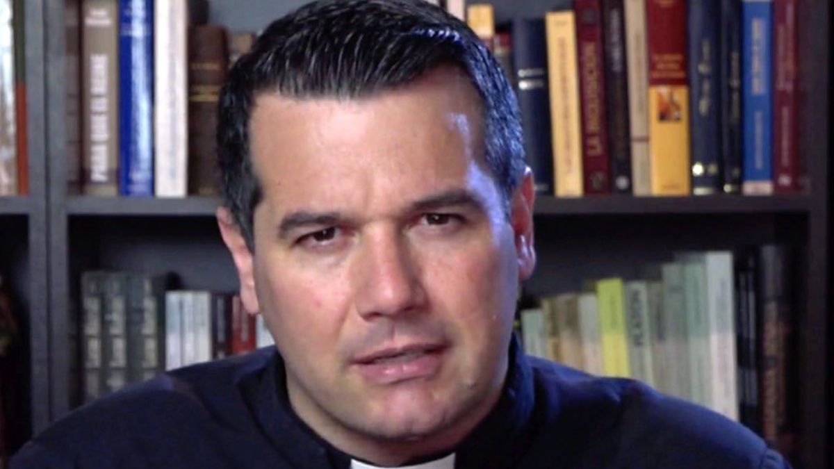 El Sacerdote Javier Olivera Ravasi, tiene un canal de youtube llamado El Sacerdote Javier Olivera Ravasi, tiene un canal de youtube llamado