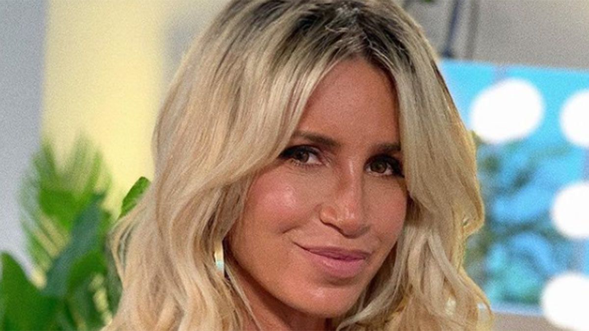 Flor Peña compartió un divertido video tratando de dominar un flamenco inflable.