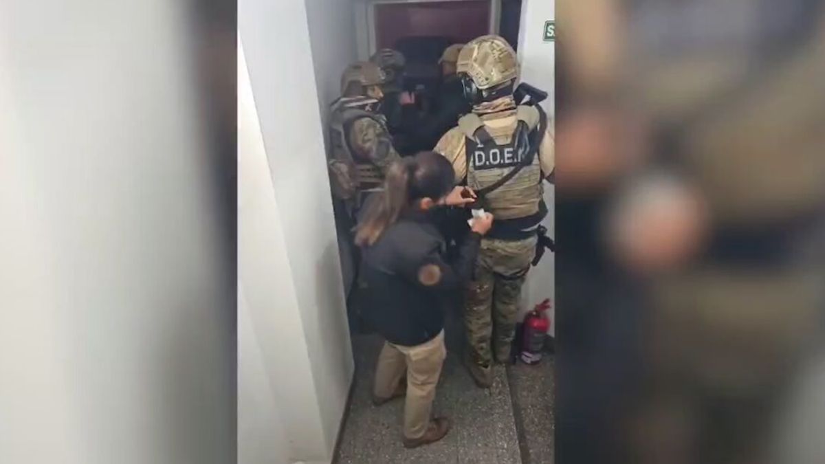 Se atrincheró con un cuchillo