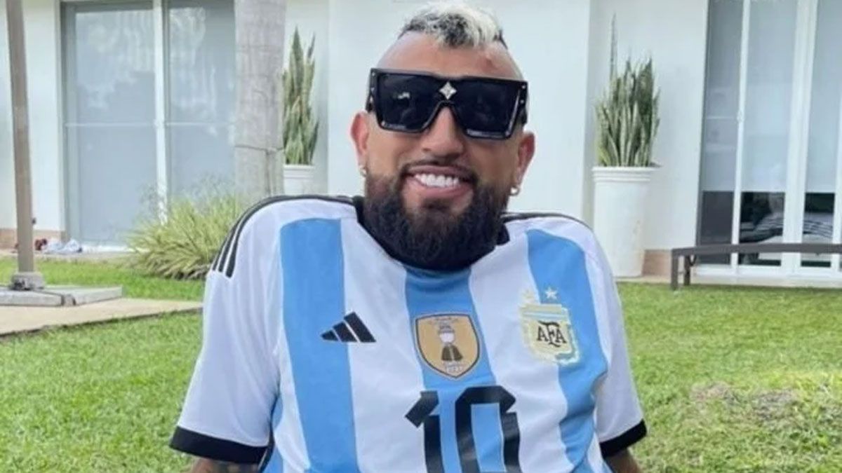 Arturo Vidal le hizo el aguante a la Selección argentina cuando se coronó campeón en el Mundial Qatar 2022.