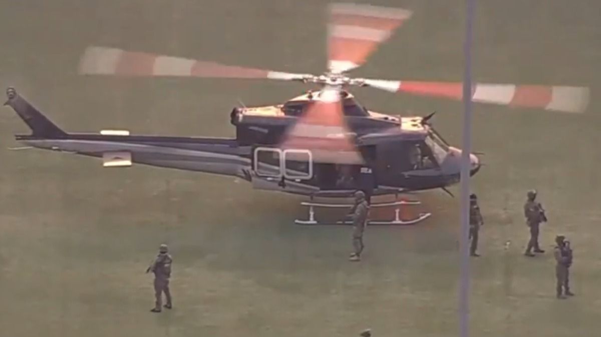 Maduro fue trasladado en varios helicópteros desde que fue atrapado en Caracas. Maduro fue trasladado en varios helicópteros desde que fue atrapado en Caracas.