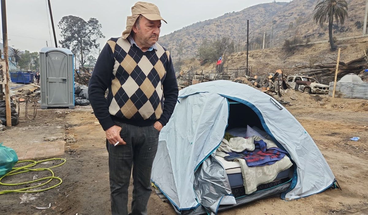 La calle Limache de Viña del Mar, cercana al Jardín Botánico, quedó irreconocible. 90 familias perdieron sus casas. Quedaron destruidas por los incendios que azotan a Chile y que ya se llevaron al menos 122 vidas.
