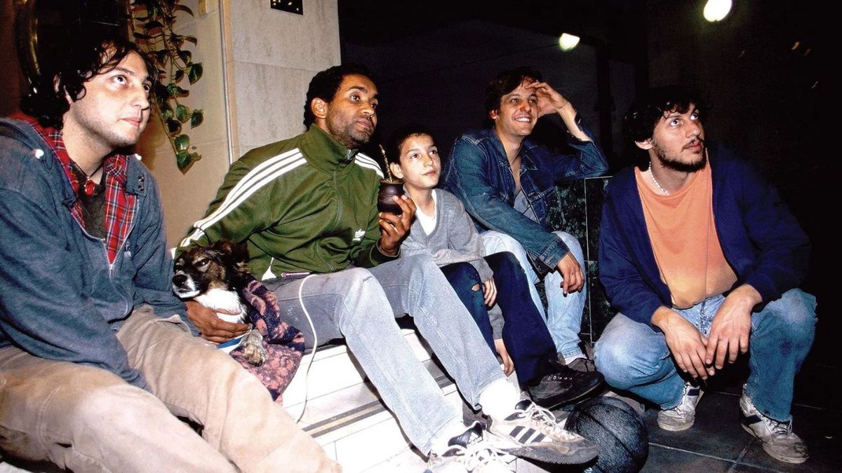 Okupas es una serie dramática protagonizada por Rodrigo de la Serna que está en Netflix desde 2020. Okupas es una serie dramática protagonizada por Rodrigo de la Serna que está en Netflix desde 2020.