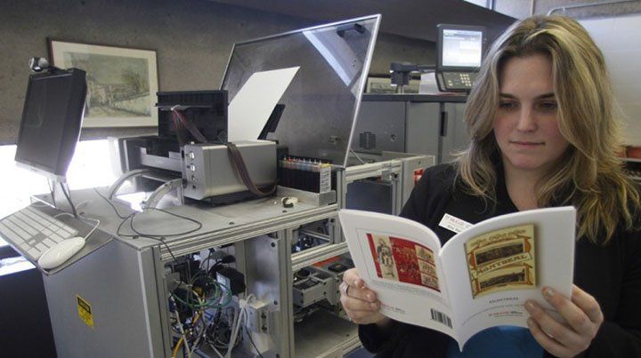 Paris: abren una librería en la que el cliente imprime el libro que quiere