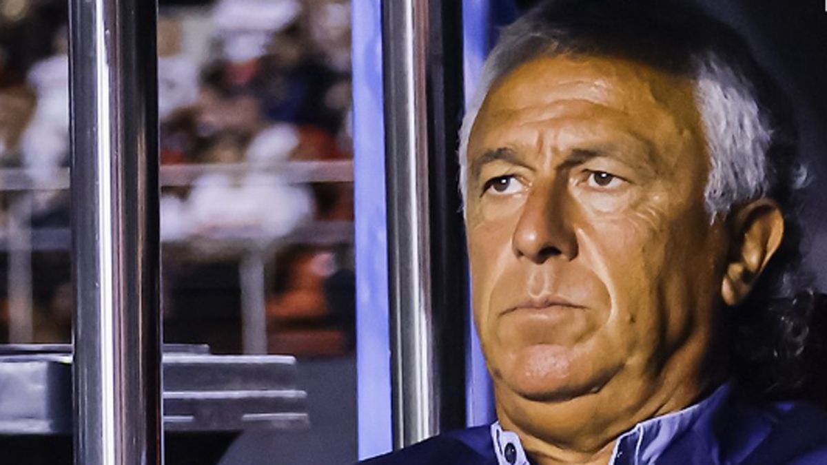 Pipo se enojó con el arbitraje.