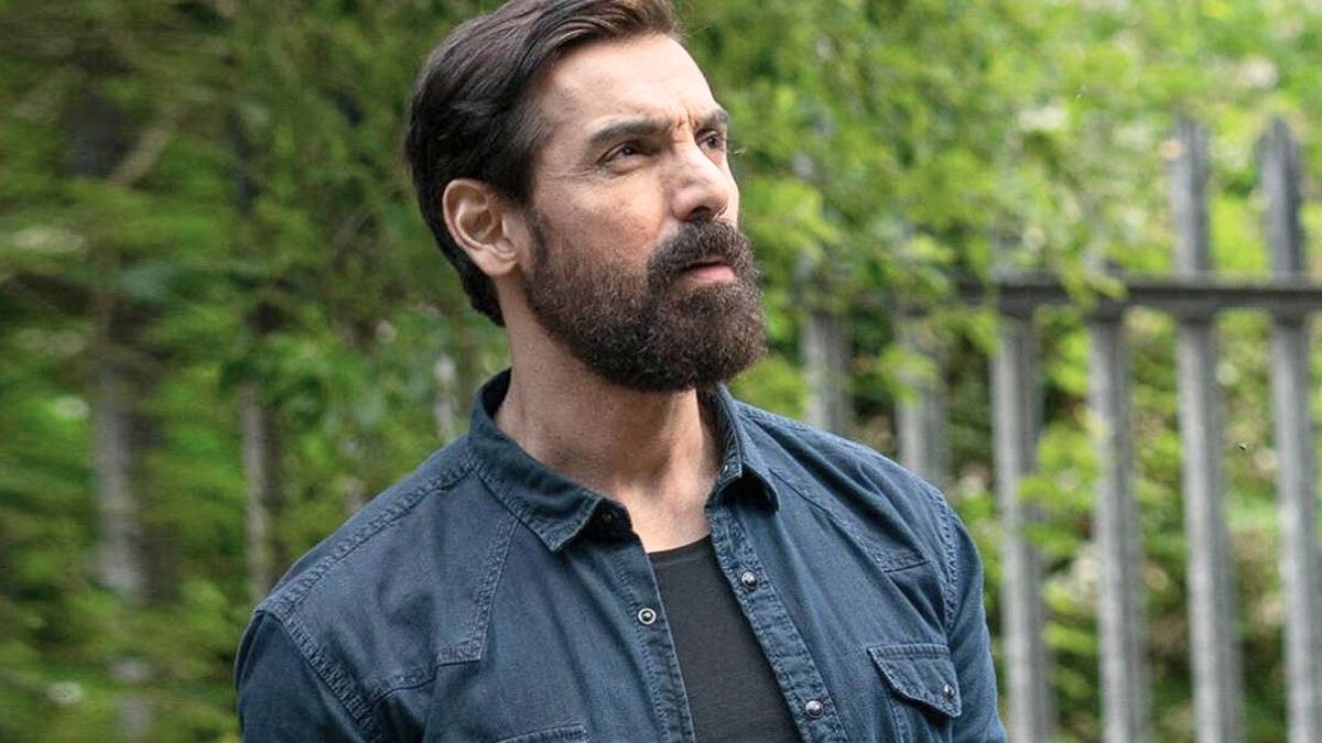 El actor John Abraham interpreta a Rajeev Kumar en la película de Netflix.