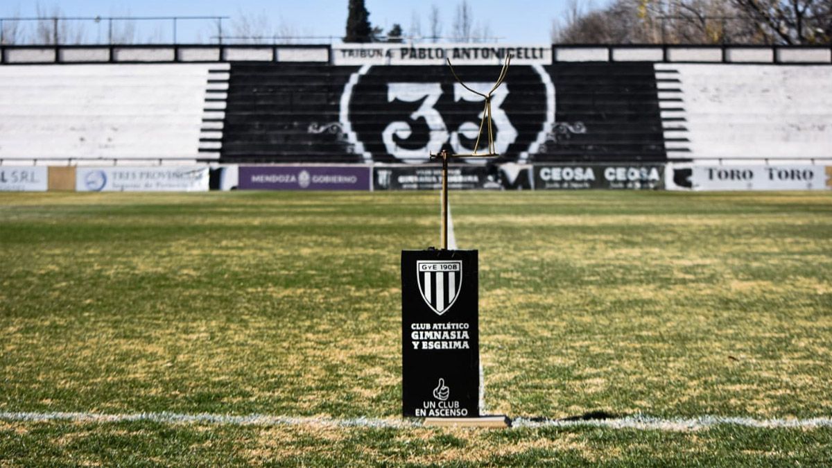 El plantel de Gimnasia y Esgrima apoyó a Fernando Porretta