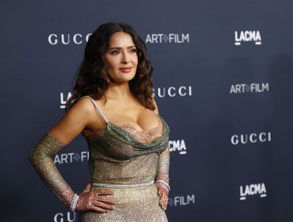 Con 59 años, Salma Hayek tiene una extensa trayectoria en el cine y la televisión. Imagen: ELLE.