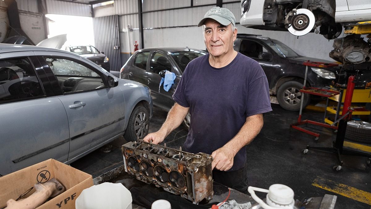 Sergio Dalmaso es un apasionado en todo lo que hace, tanto en la mecánica, a lo que se dedica hace 51 años, y al andinismo, desde hace 8 años, lo que lo llegó directo a la cumbre del Aconcagua. Sergio Dalmaso es un apasionado en todo lo que hace, tanto en la mecánica, a lo que se dedica hace 51 años, y al andinismo, desde hace 8 años, lo que lo llegó directo a la cumbre del Aconcagua.
