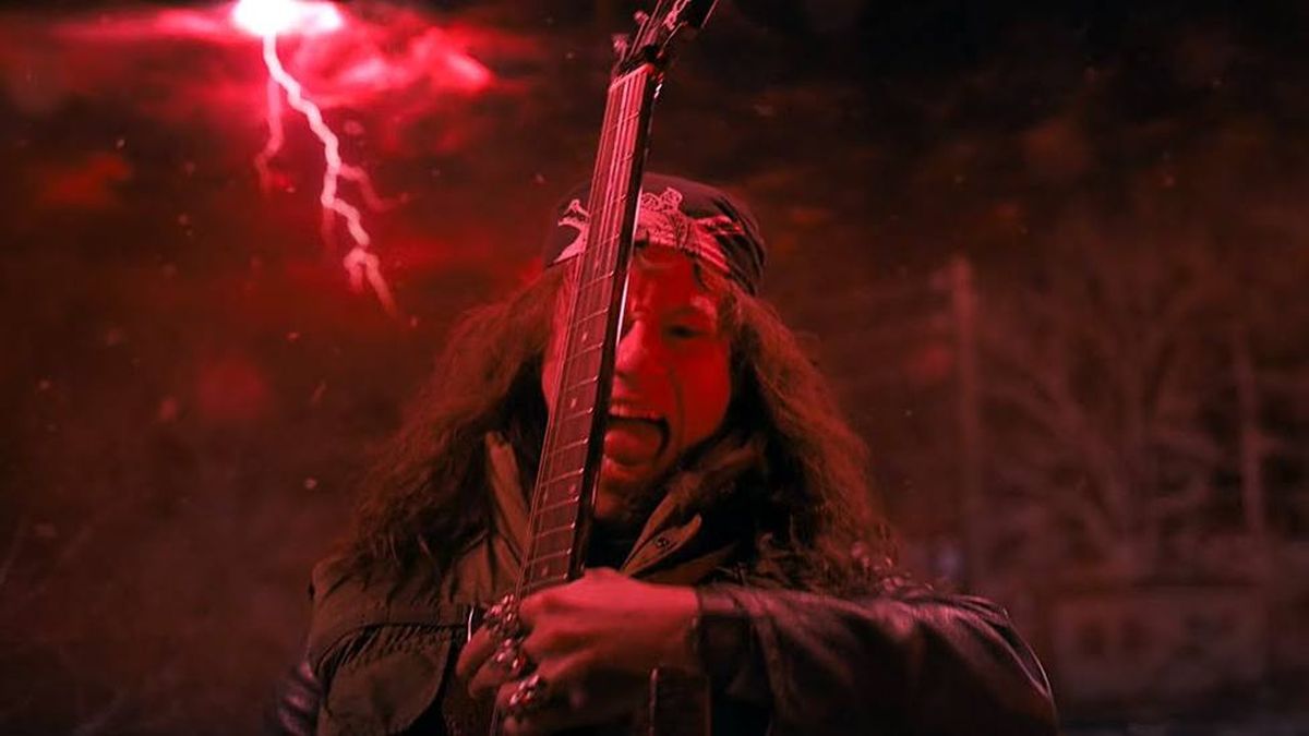 Tocó con Metallica. Video: el actor de "Stranger Things" tocó con Metallica "Master of Puppets".