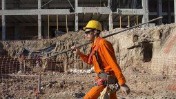 El empleo formal en la construcción acumula 15 meses en baja