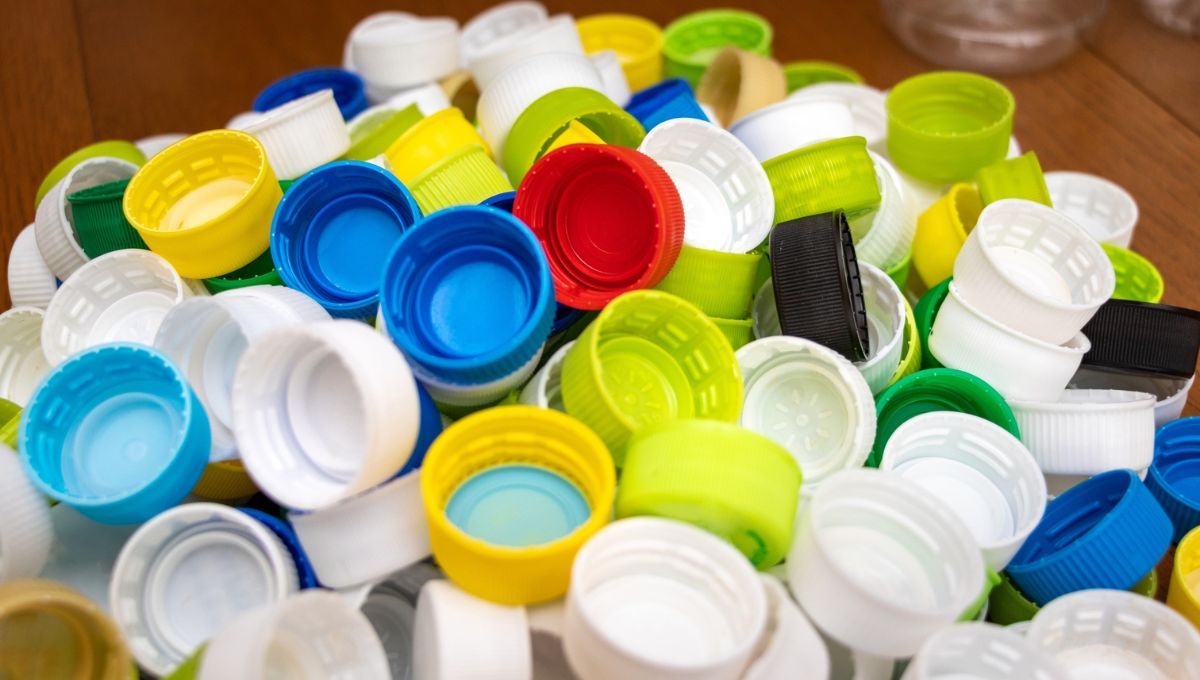 Usando tapitas de plástico de gaseosa, te enseñamos a hacer adornos de Navidad