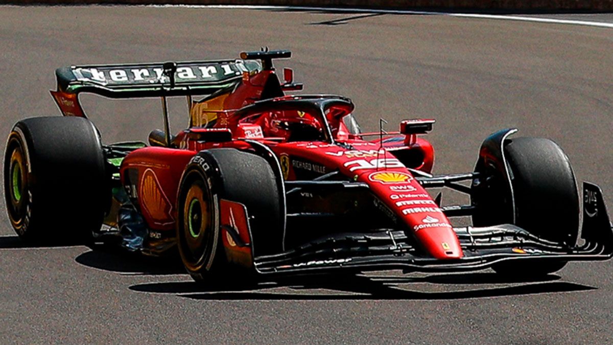 La Ferrari de Leclerc largará adelante el domingo en Bakú