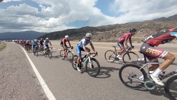Vuelta de Mendoza 2023: Mario Ovejero tocó el cielo con las manos en el Cristo Redentor