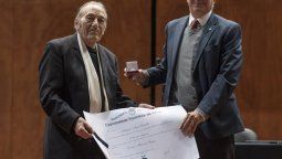 Estrella recibió el Honoris Causa de la UNCuyo