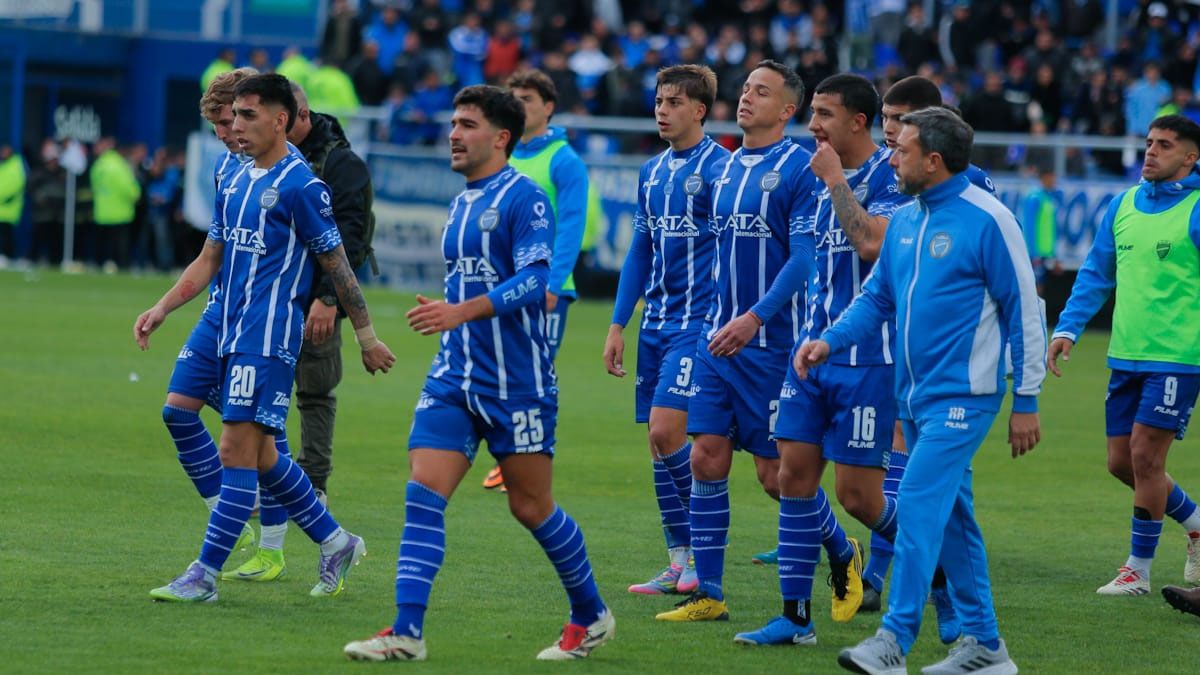Godoy Cruz sufrió una dura derrota ante Gimnasia y Esgrima La Plata.