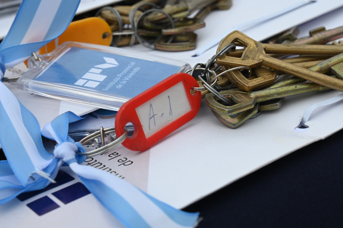 El sueño de miles de mendocinos que sueñan con las llaves de su vivienda propia vuelve a encenderse con otra edición del programa del IPV El sueño de miles de mendocinos que sueñan con las llaves de su vivienda propia vuelve a encenderse con otra edición del programa del IPV