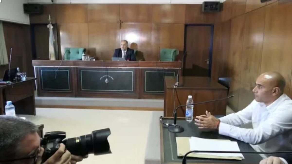 Imagen del juicio en el cual se condenó a un año de presión -en suspenso- al ex DT del equipo femenino de Boca Jorge Martínez por el abuso sexual a la jugadora Florencia Marco. Imagen del juicio en el cual se condenó a un año de presión -en suspenso- al ex DT del equipo femenino de Boca Jorge Martínez por el abuso sexual a la jugadora Florencia Marco.