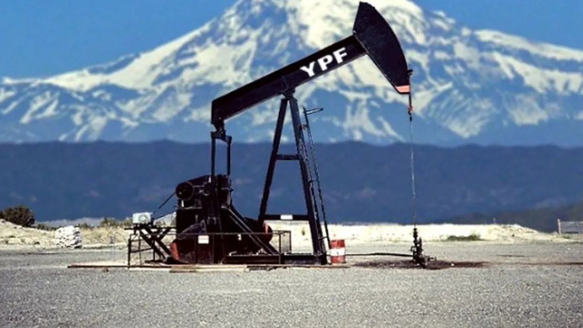 A través del Plan Andes, YPF vende sus áreas petroleras en Mendoza. A través del Plan Andes, YPF vende sus áreas petroleras en Mendoza.