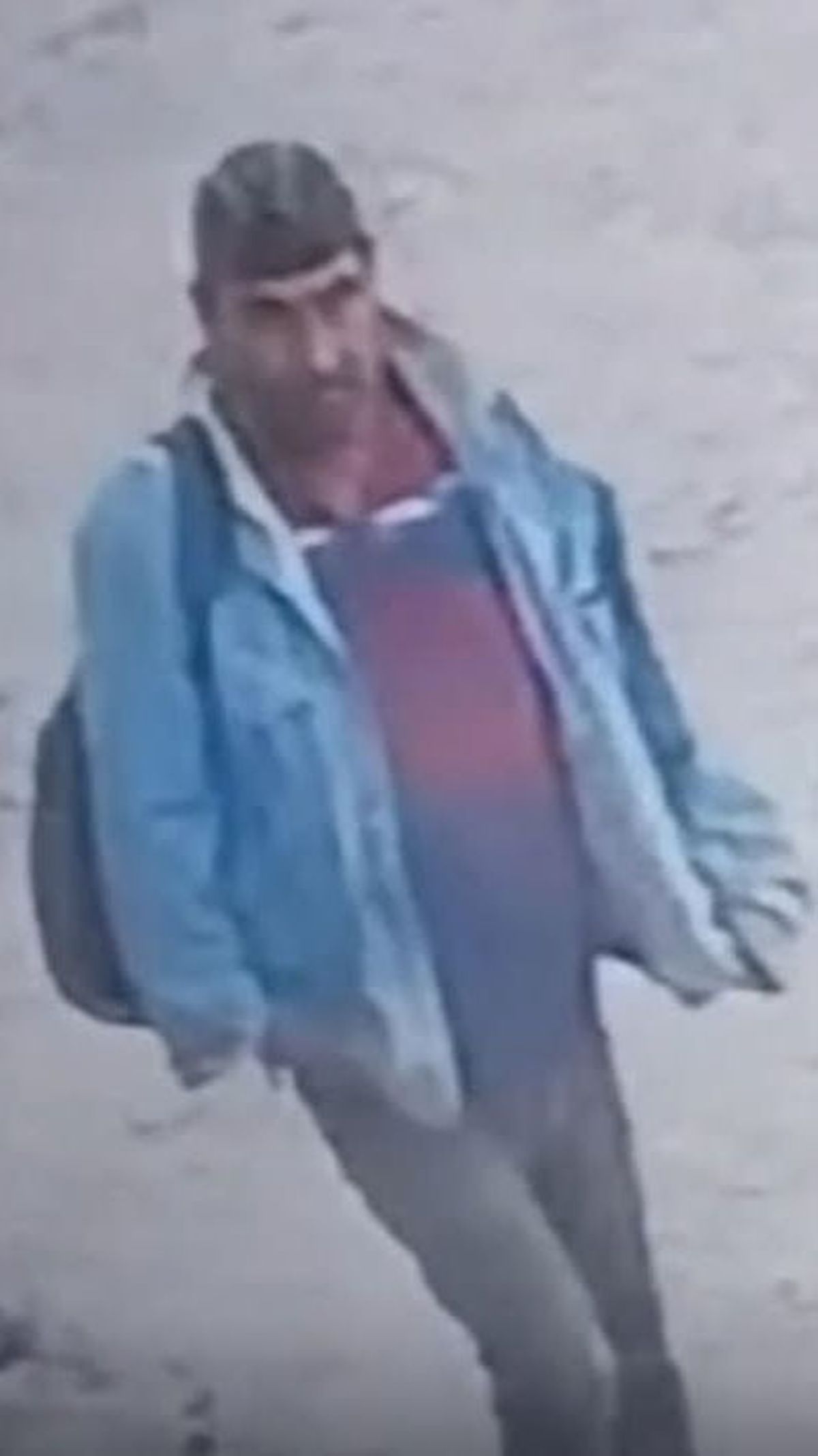 Esta es otra imagen del presunto autor de secuestro seguido de abuso sexual en El Borbollón, Las Heras. Esta es otra imagen del presunto autor de secuestro seguido de abuso sexual en El Borbollón, Las Heras.