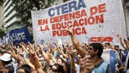 Docentes y científicos jubilados no verán afectadas la movilidad de sus sueldos