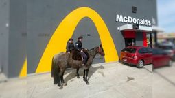 photoLos niños a caballo en el AutoMac, toda una rareza. Foto: redes&nbsp;