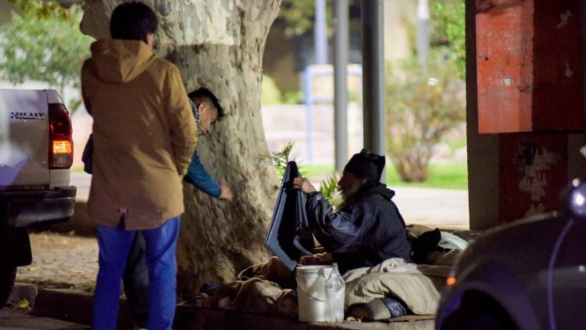Según el censo nacional de personas en situación de calle, en el Gran Mendoza hay 421 personas sin techo. Según el censo nacional de personas en situación de calle, en el Gran Mendoza hay 421 personas sin techo.