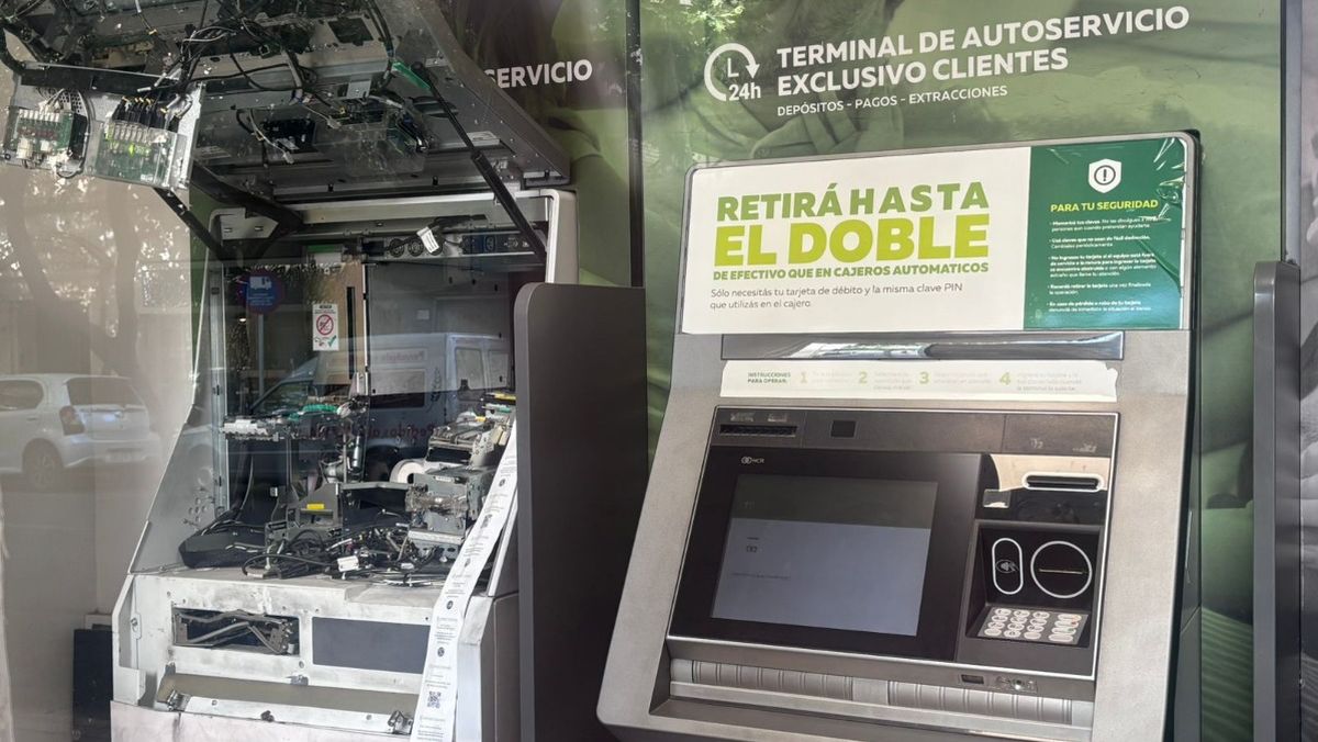 As&iacute; era el panorama en los cajeros del banco Conafi durante la ma&ntilde;ana de este lunes.