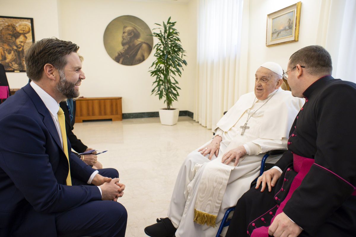 Imagen de la breve reunión que mantuvo el vicepresidente de Estados Unidos este domingo con el papa Francisco. Imagen de la breve reunión que mantuvo el vicepresidente de Estados Unidos este domingo con el papa Francisco.