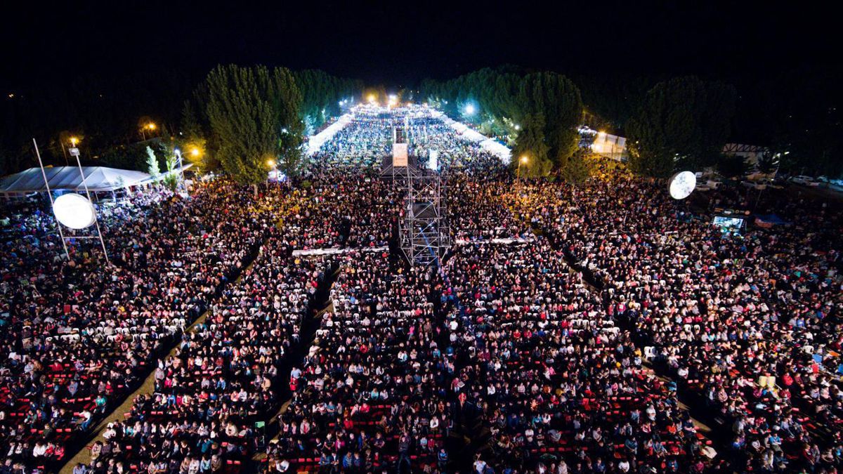 La imagen es de una Fiesta de la Vendimia de Junín. ¿Qué harán con sus Fiesta de la Vendimia las comunas del Este en 2021?